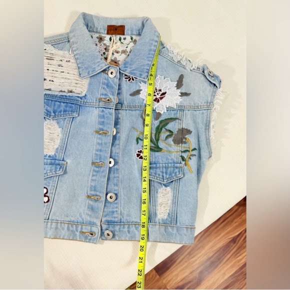 POL Denim Embroidered Vest - Picture 7 of 8